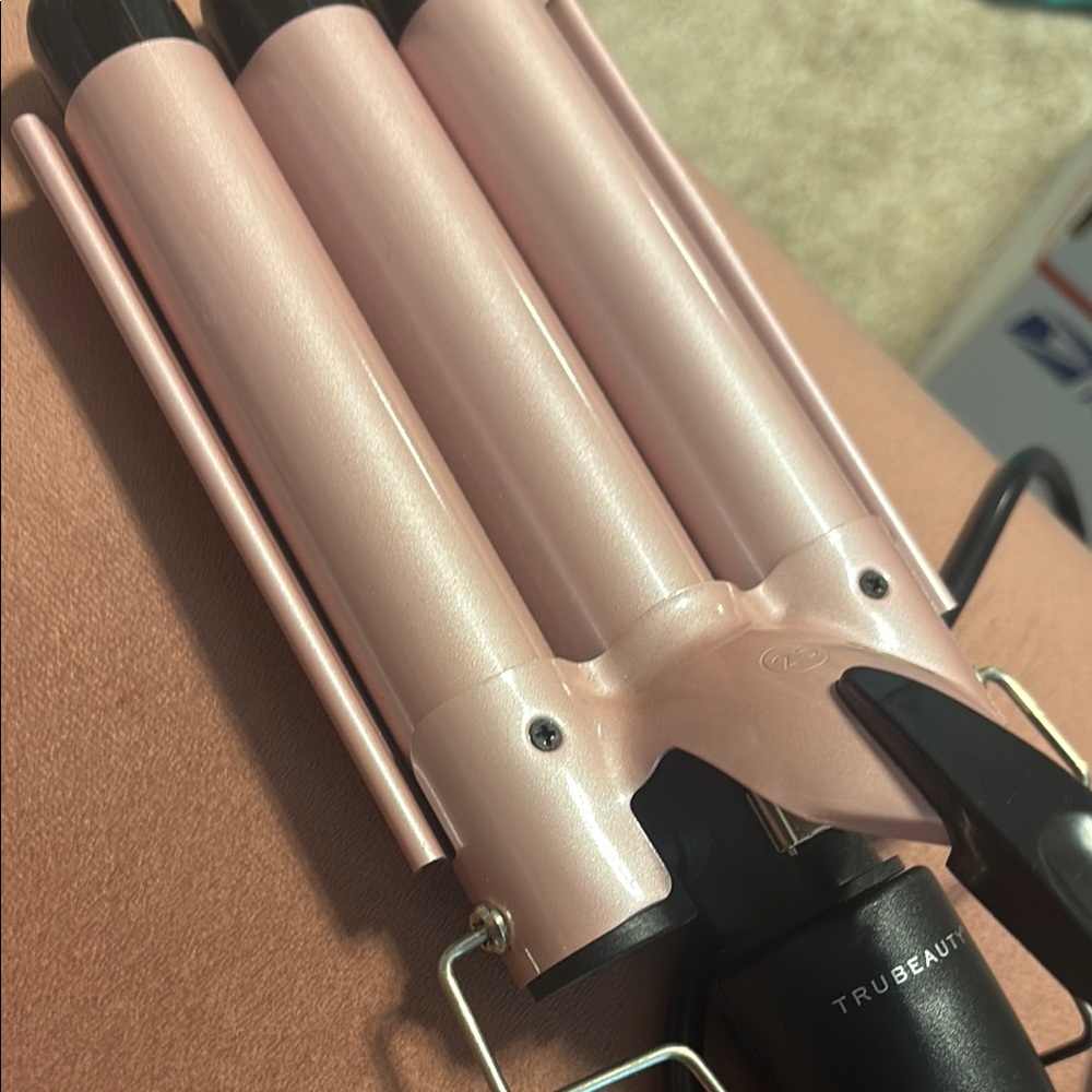 Pink and Black Hair Styling Tool - Picture 1 of 5